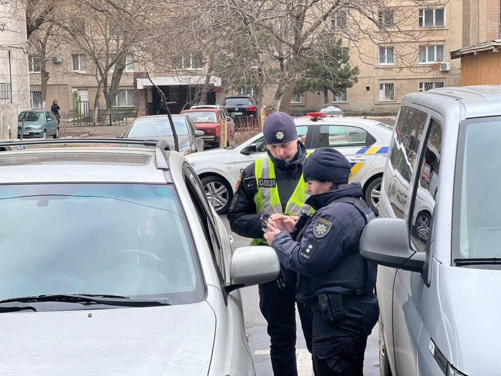 В Одесі штрафували водіїв за парковку на місцях для осіб з інвалідністю (фото)