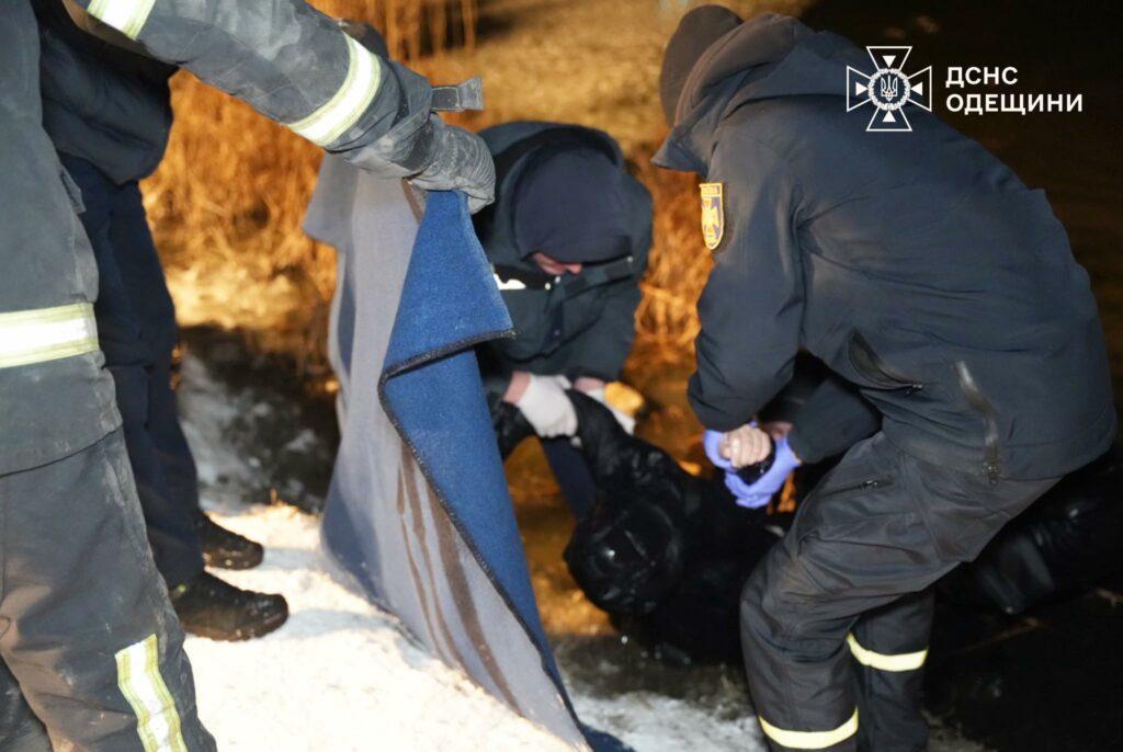 В Одесской области водолазы нашли тела трех провалившихся под лед подростков (фото, видео)