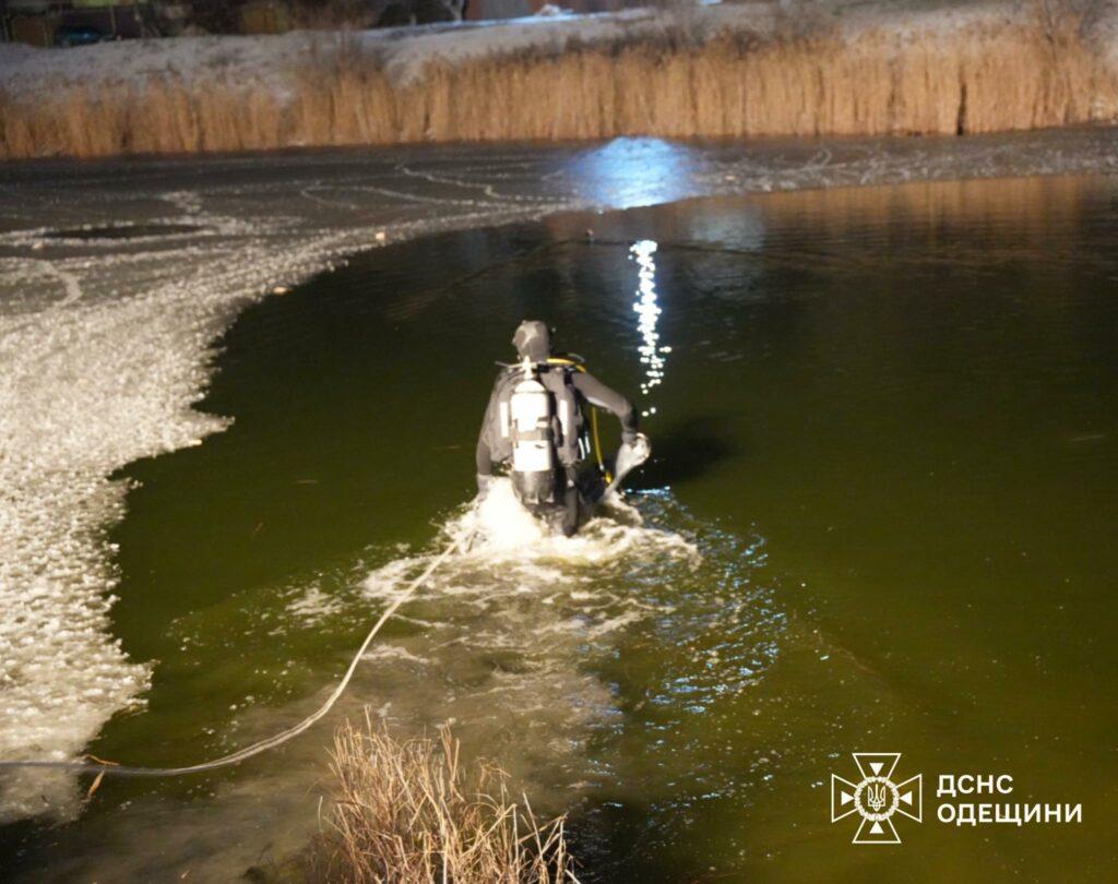 В Одесской области водолазы нашли тела трех провалившихся под лед подростков (фото, видео)