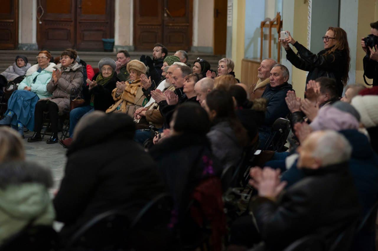 В Одеській філармонії відбувся перший після російської атаки концерт (фото)