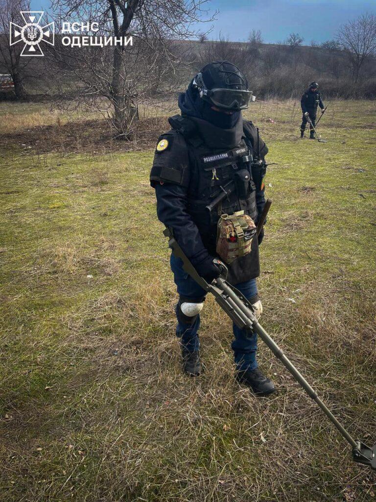 Одеські піротехніки розміновують деокуповані території (фото)