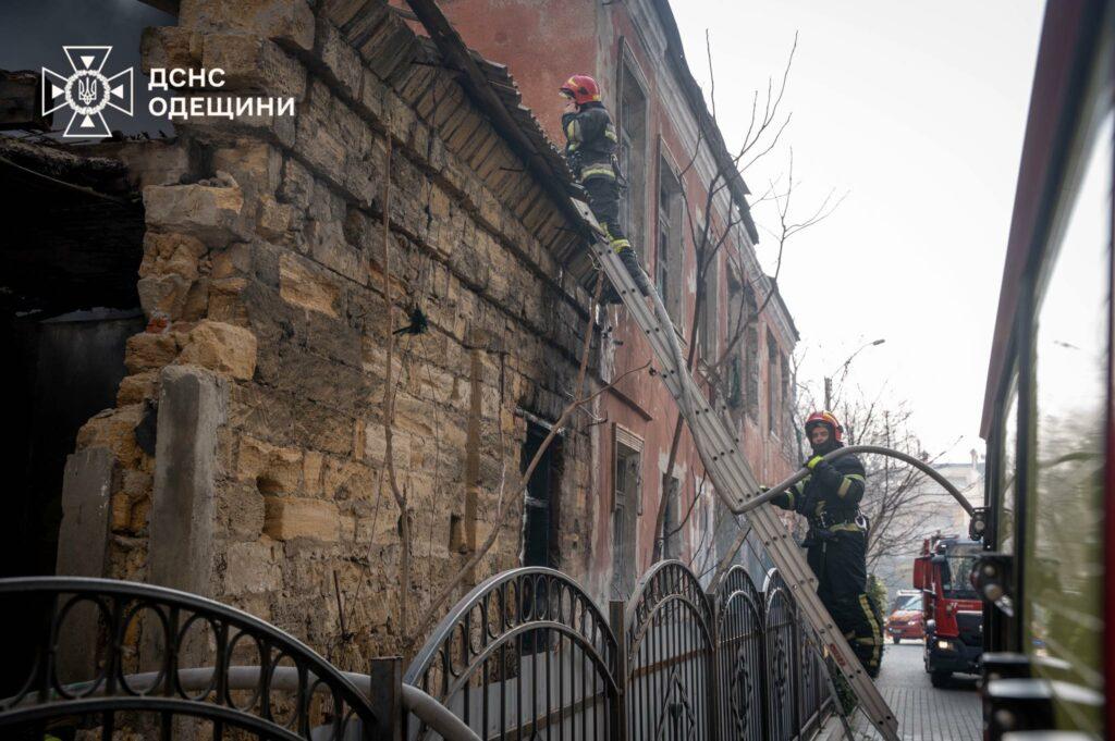 Одеса: у Шампанському провулку гасили пожежу