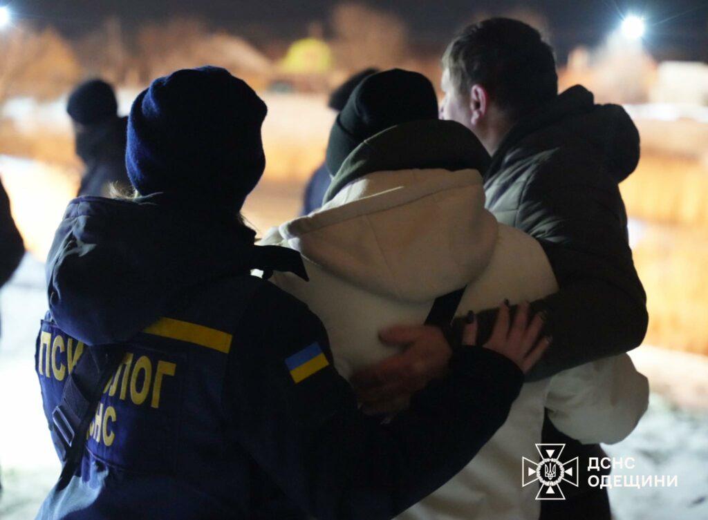 На Одещині водолази знайшли тіла трьох підлітків, які провалилися під лід (фото, відео)