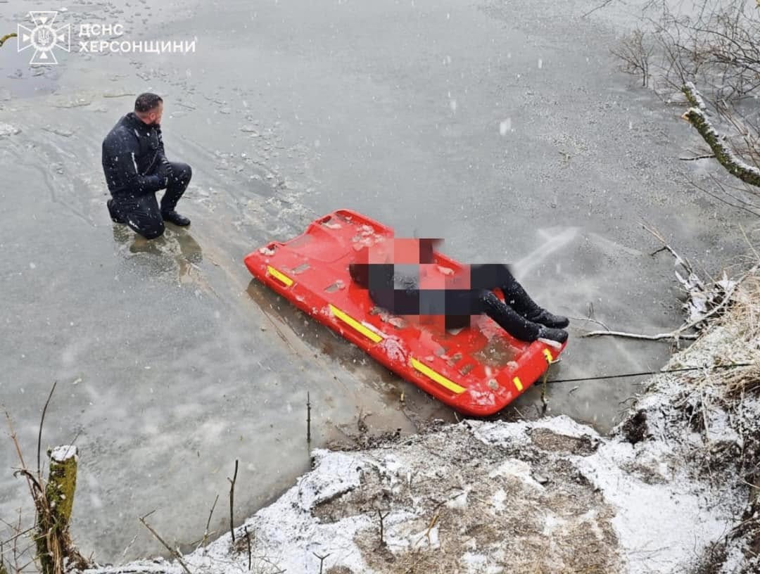 Провалились под лед: в Херсонской области обнаружили тела трех утонувших детей (фото)