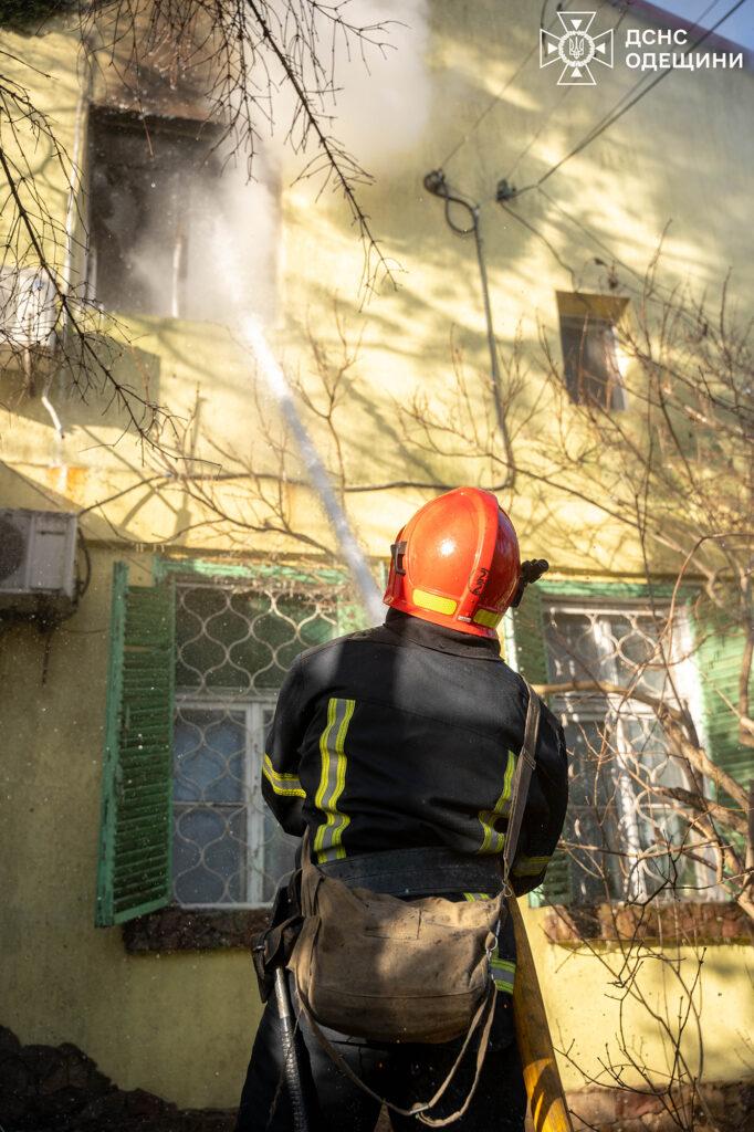 В Одессе тушили пожар: пострадали мужчина и ребенок