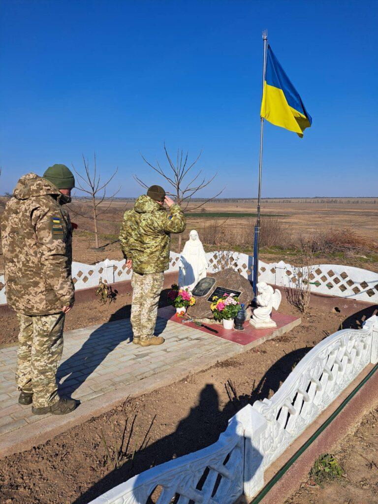 В Одесской области пограничники почтили память погибшего побратима (фото)