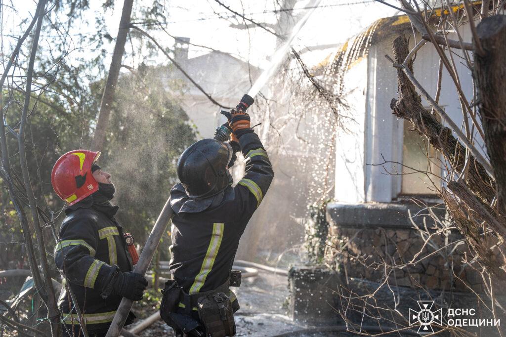 В Одессе тушили пожар: пострадали мужчина и ребенок