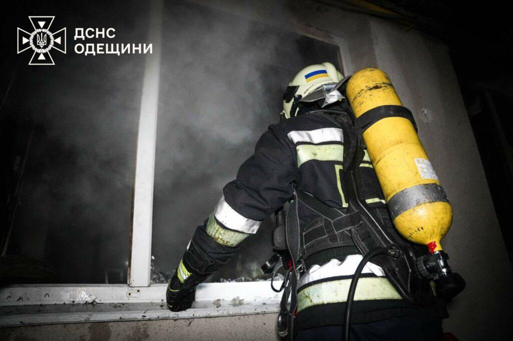 В центре Одессы тушили пожар: спасены две собаки (фото, видео)