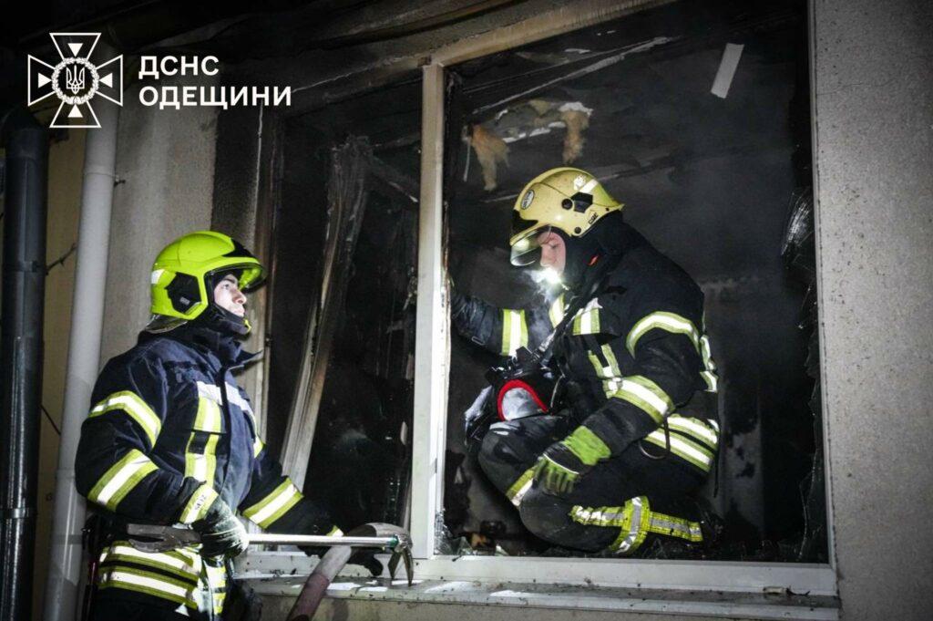 В центре Одессы тушили пожар: спасены две собаки (фото, видео)