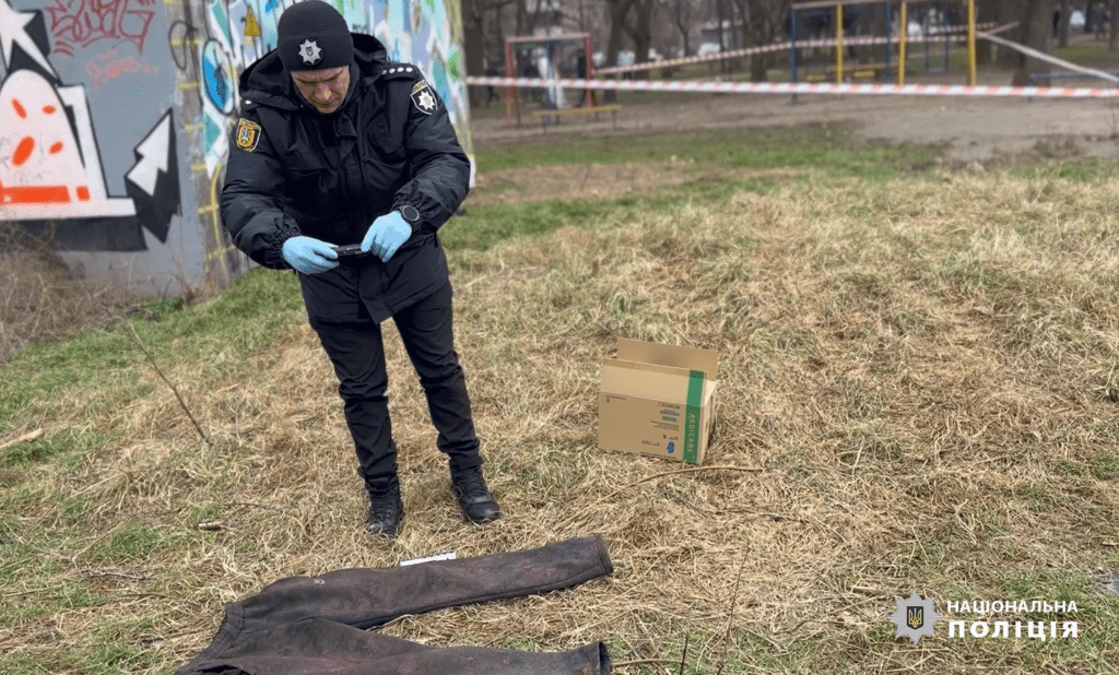 Одесский вор заподозрил друга в краже и убил бутылкой на детской площадке