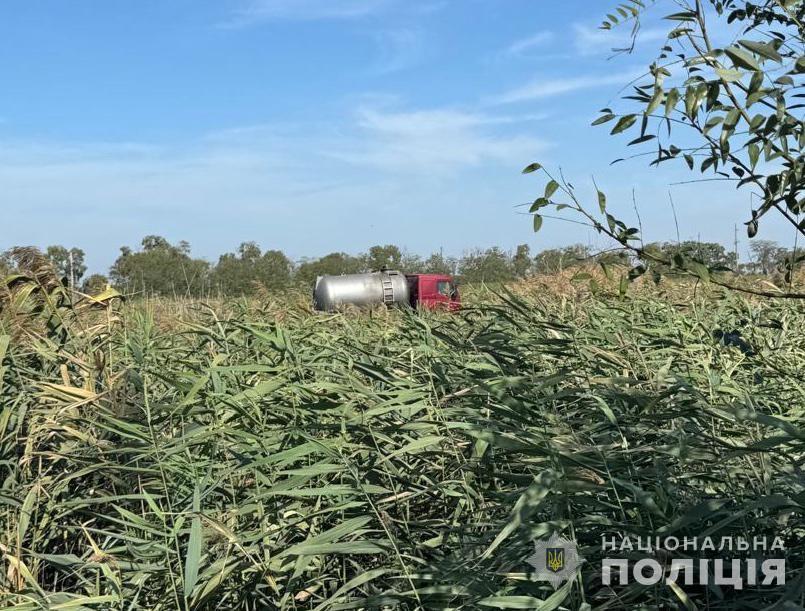 Одесская область: группа лиц во главе с депутатом загрязнила землю опасными отходами