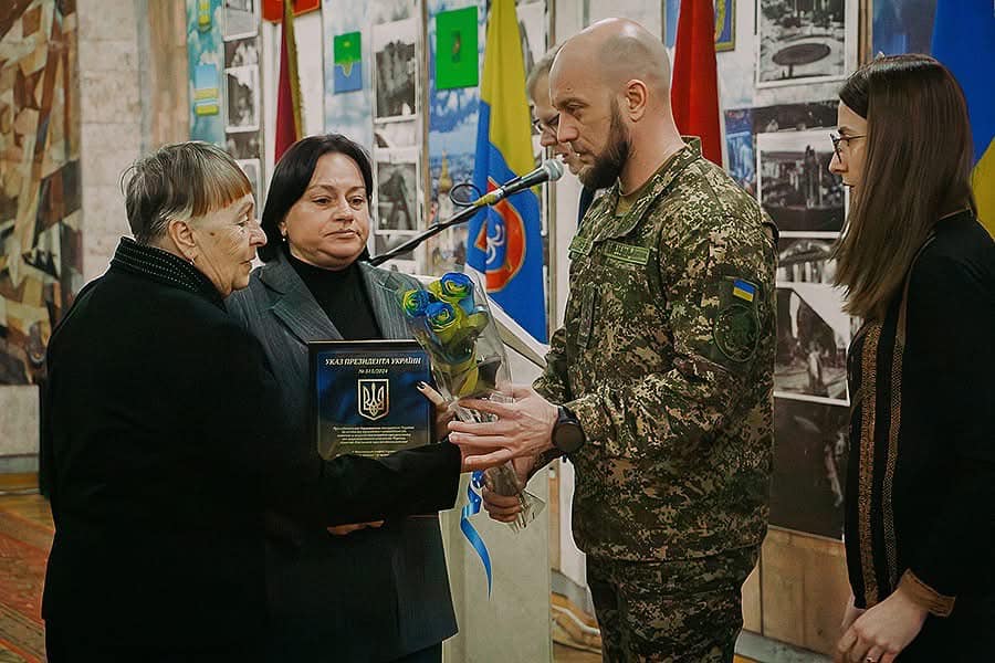 В Одесі родинам загиблих нацгвардійців вручили ордени «За мужність» (фото)