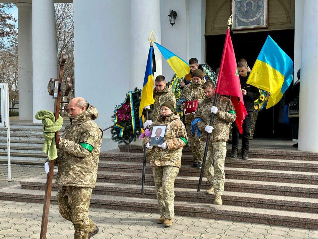 Вернулся на щите: в Одесской области простились с героем-пограничником (фото)