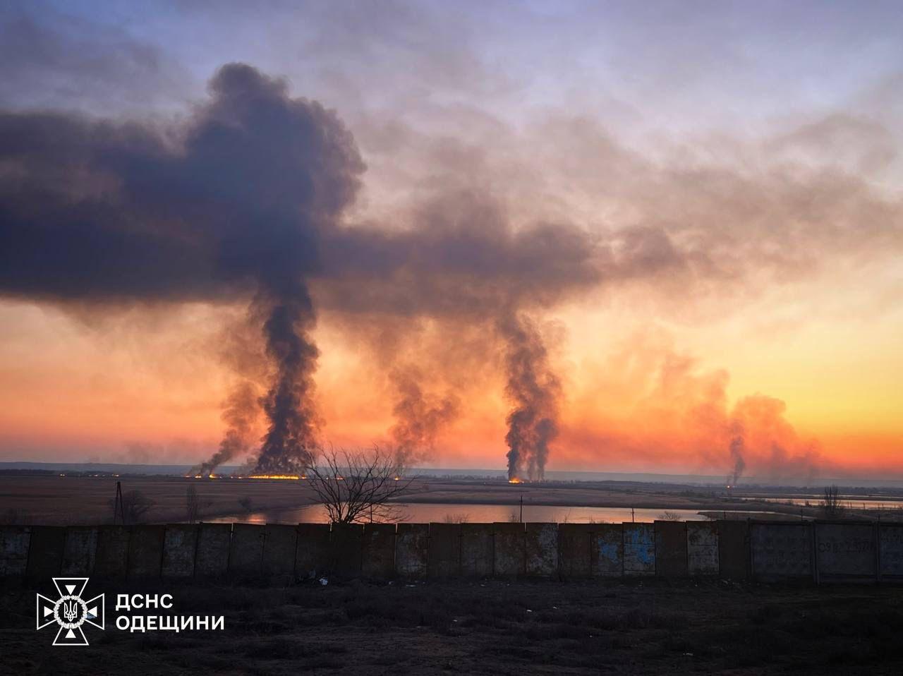 В Одеському районі на величезній площі горів очерет (фото)