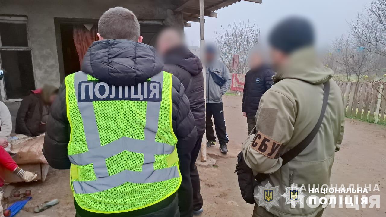 На Одещині поліція та СБУ затримали п’ятьох чоловіків, які здійснювали підпали на замовлення російських спецслужб