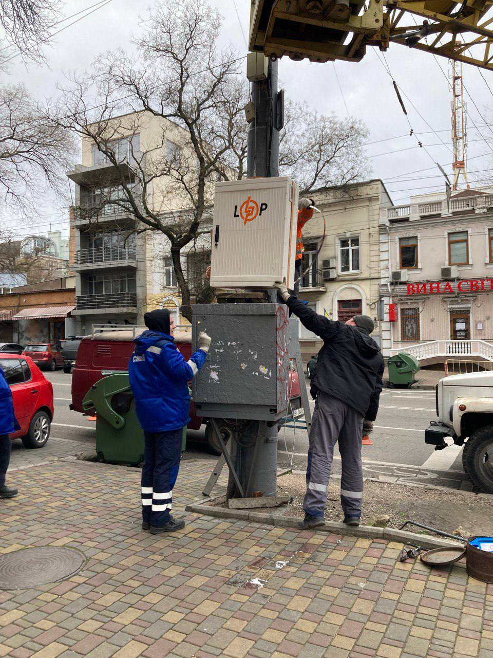 В Одессе еще восемь перекрестков оборудовали бесперебойными блоками питания