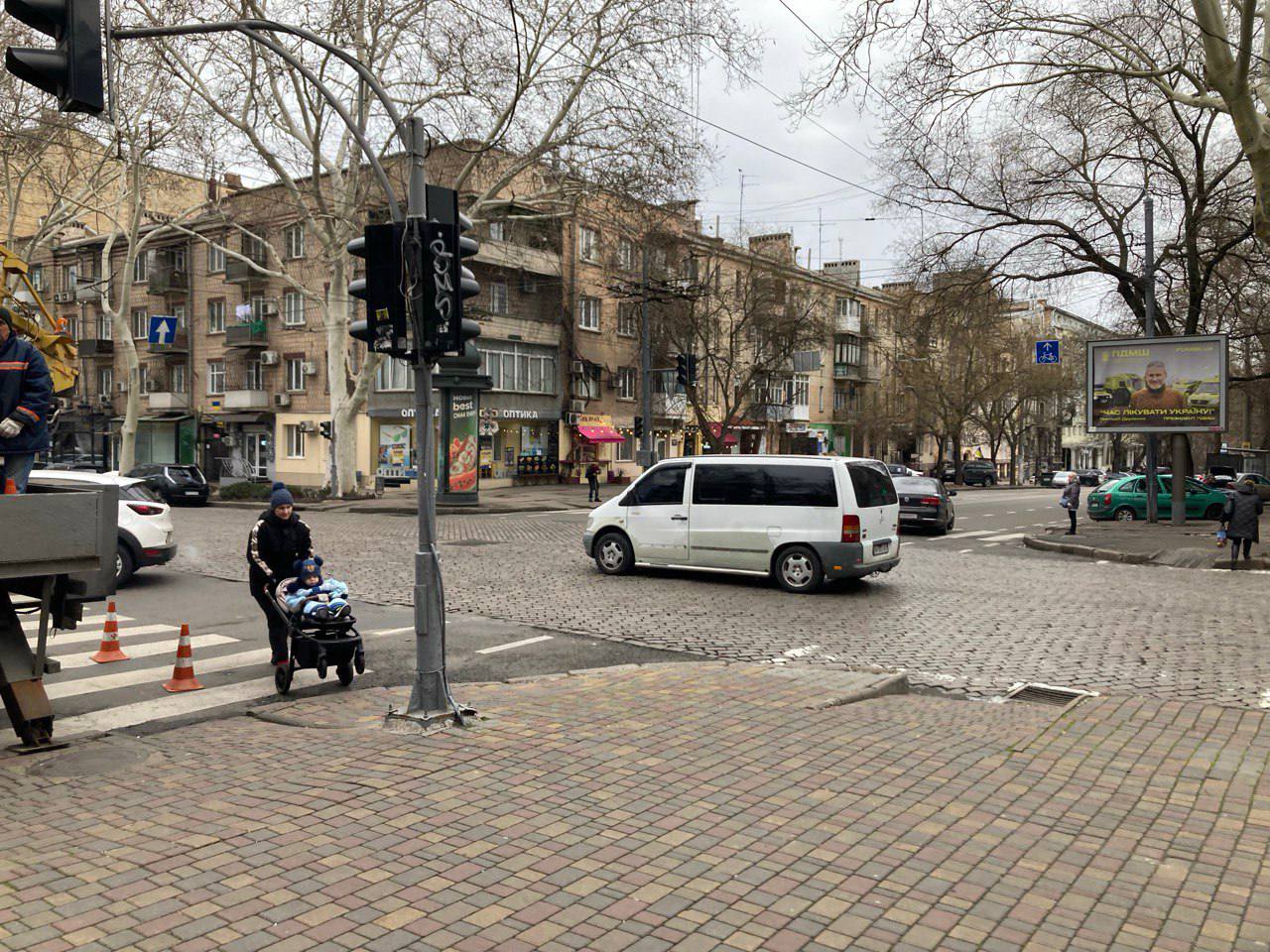 В Одессе еще восемь перекрестков оборудовали бесперебойными блоками питания