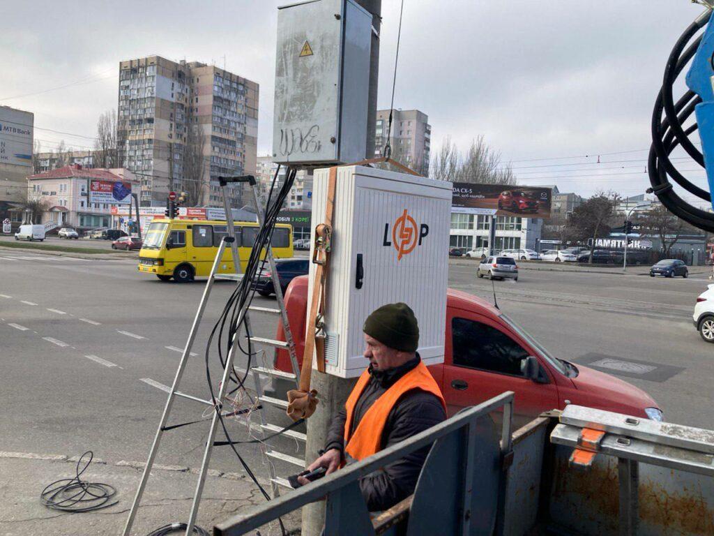 На шести одеських перехрестях з’явилися світлофори з безперебійниками