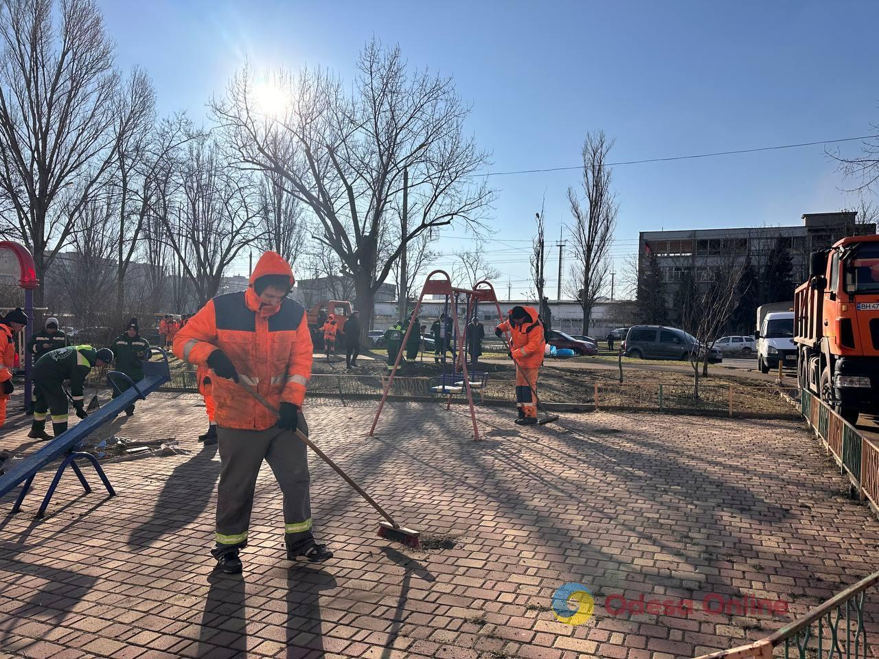 Поврежденные многоэтажки и детская поликлиника: последствия российской атаки на Одессу (фото)