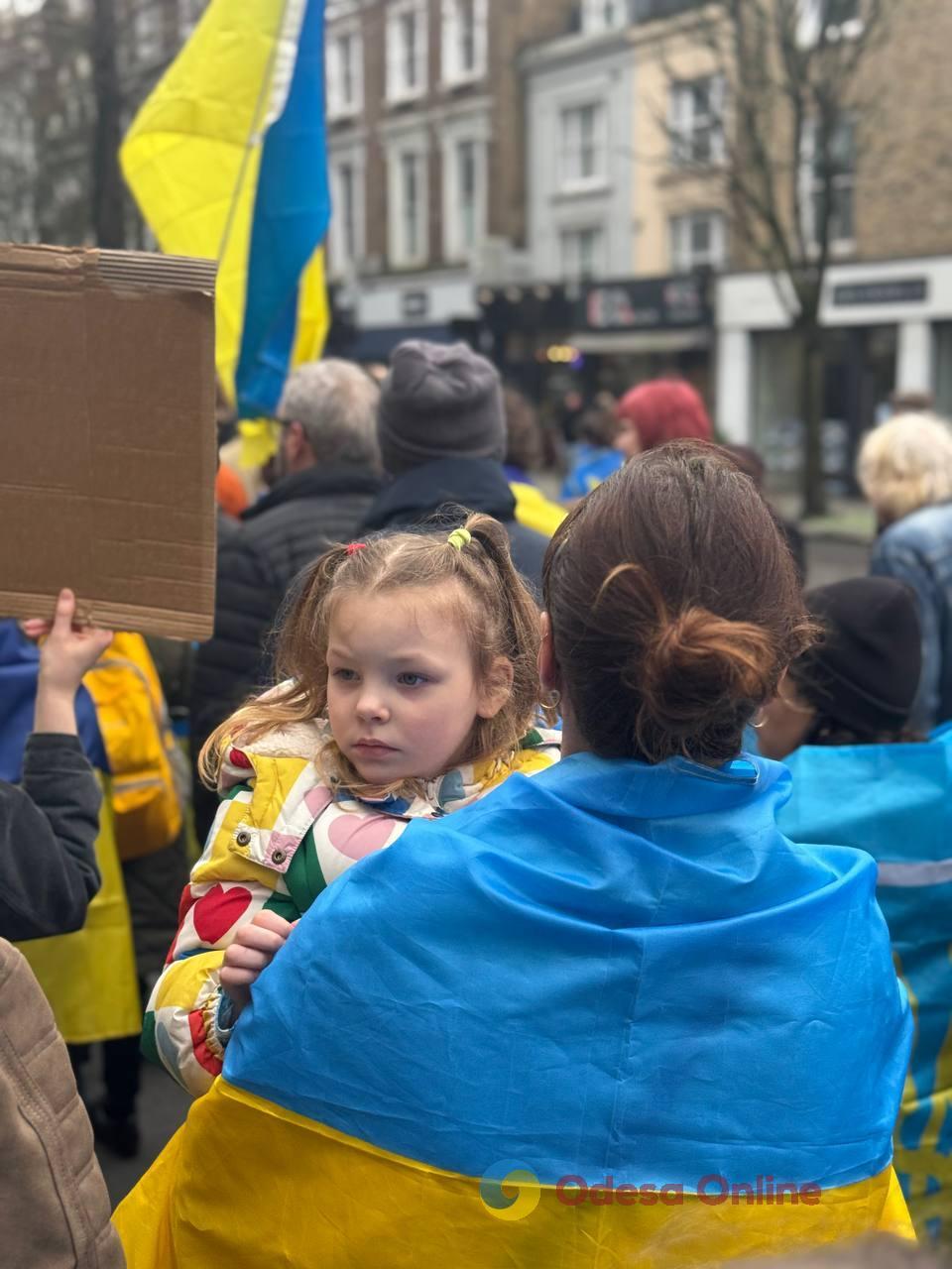 У Лондоні приходить масовий мітинг на підтримку України (фото, відео)