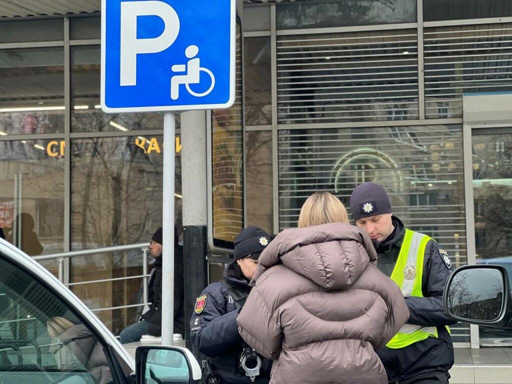 В Одессе штрафовали нарушителей за парковку на местах для инвалидов