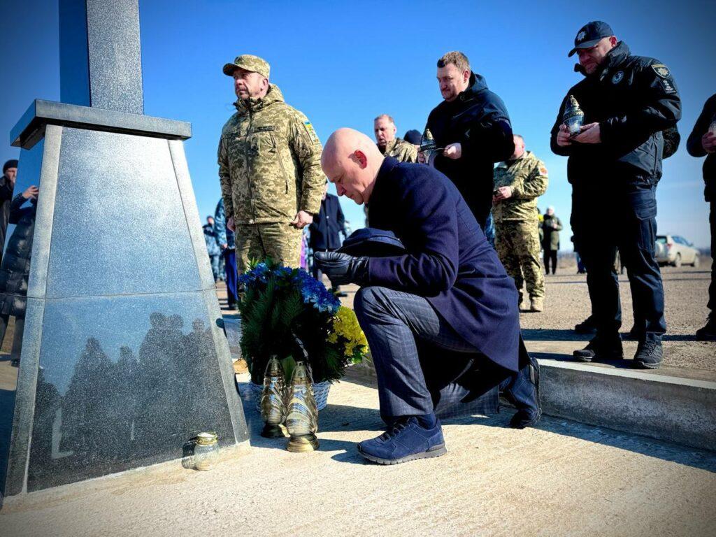 Три года полномасштабного вторжения: Одесса чтит память погибших героев (фото)