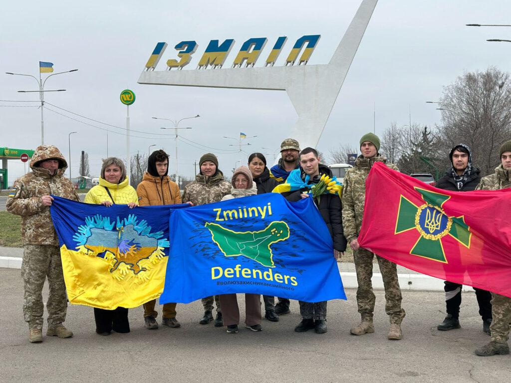 В Одесской области встретили освобожденного из плена пограничника (фото, видео)