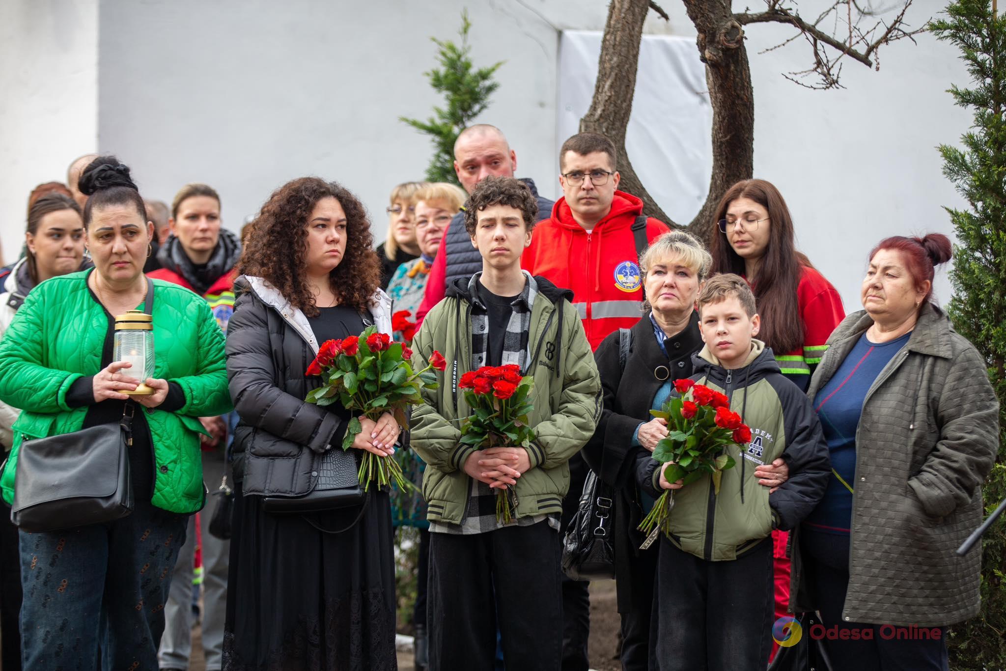 Роковини ракетних ударів 15 березня 2024 року: в Одесі відкрили сквер на честь загиблого фельдшера Сергія Ротару