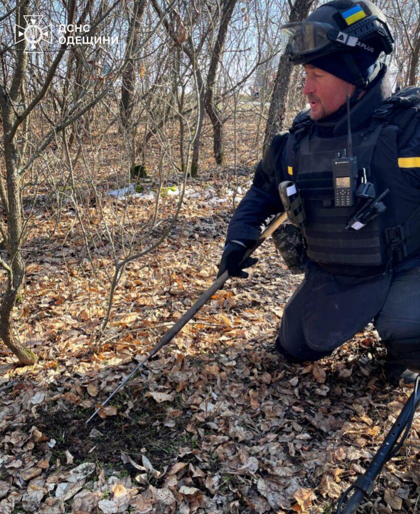 Одеські піротехніки розміновують деокуповані території (фото)