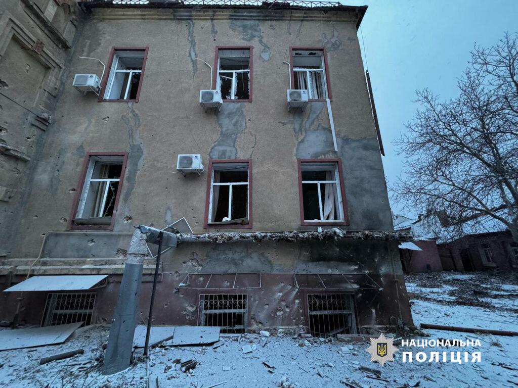 За добу в Херсонській області від ворожих атак двоє людей загинули та 14 поранені