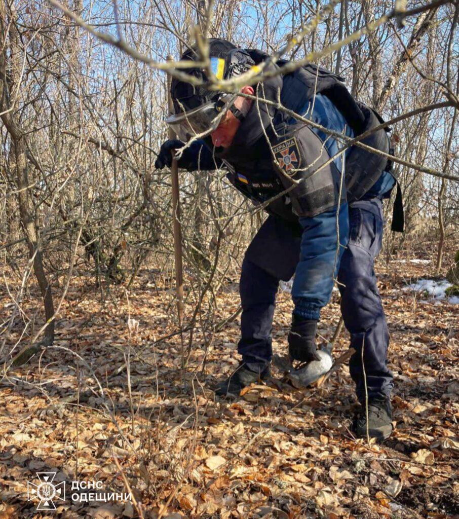 Одеські піротехніки розміновують деокуповані території (фото)