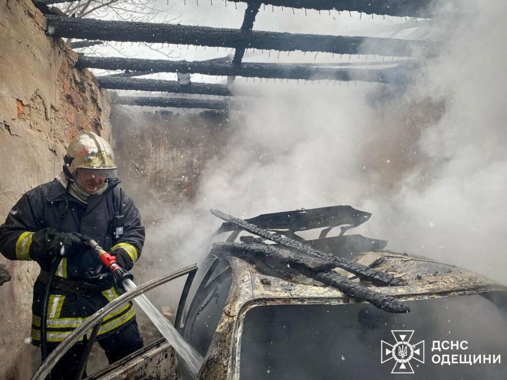 В Одесской области сгорел дом и гараж с авто