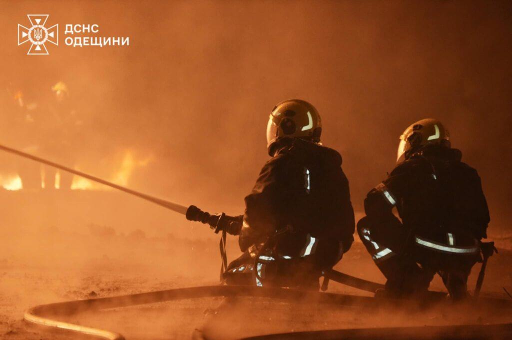 Спасатели Одесской области показали последствия очередной российской атаки (фото, видео)