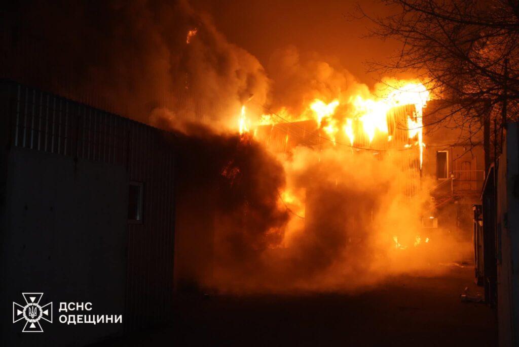 Спасатели Одесской области показали последствия очередной российской атаки (фото, видео)