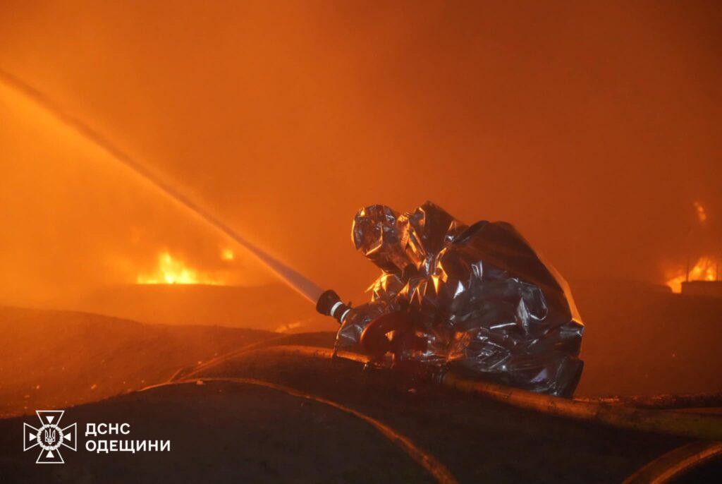 Спасатели Одесской области показали последствия очередной российской атаки (фото, видео)