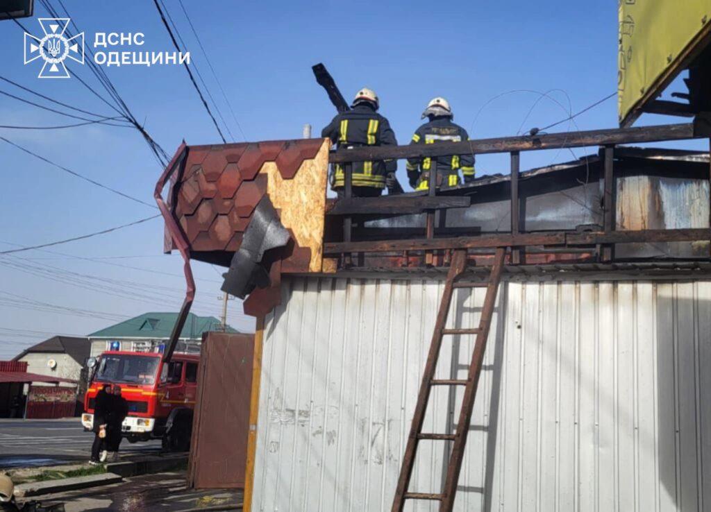 Под Одессой выгорел торговый павильон