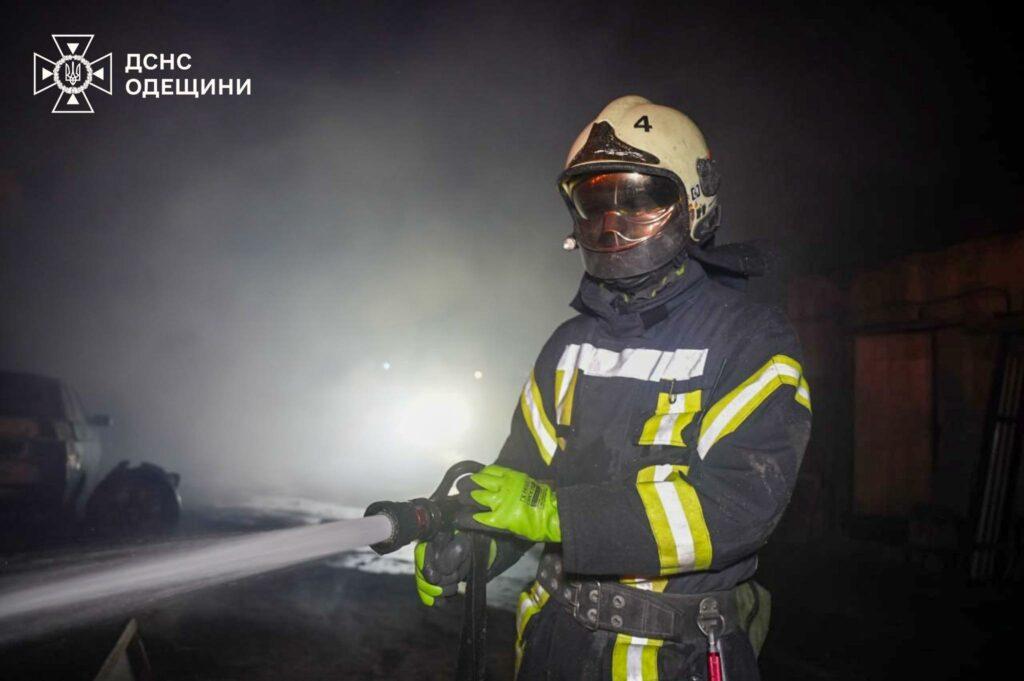 Вночі ворог знову атакував Одещину: спалахнули пожежі (фото, відео)