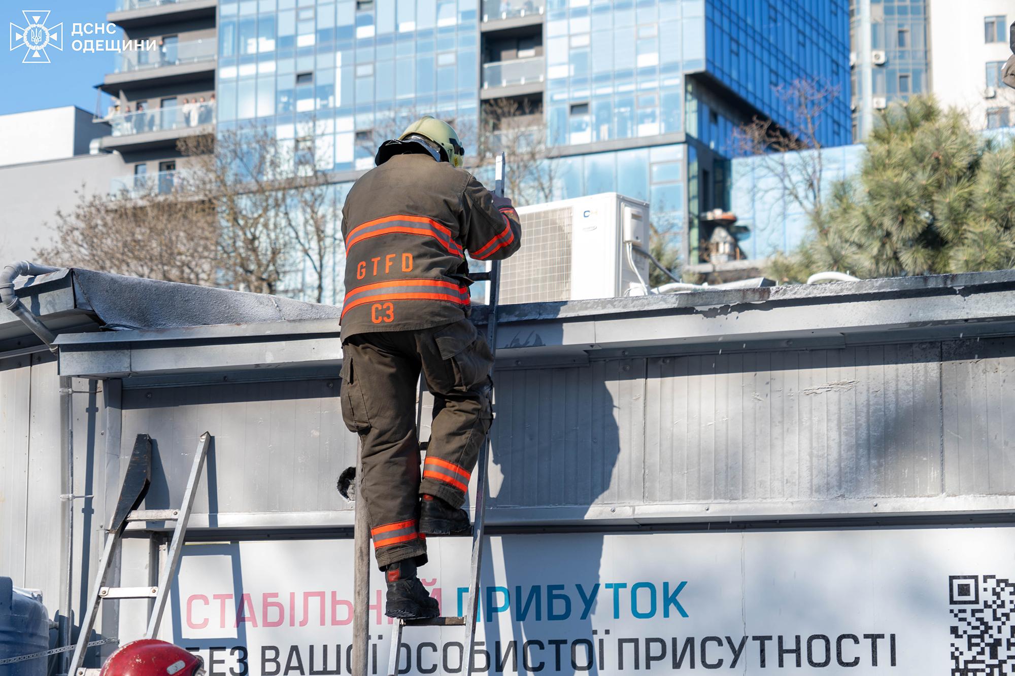 Одесса: в Аркадии горел ресторан (фото, видео)