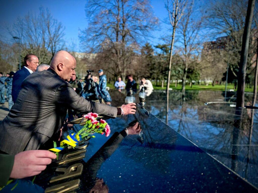 В Одессе почтили память погибших защитников-добровольцев (фото)