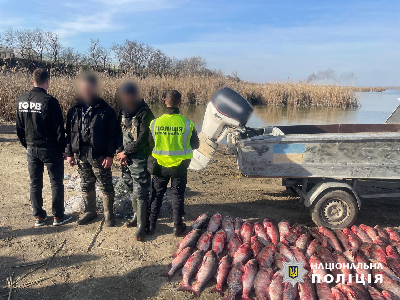 В Одесской области пятеро мужчин и подросток незаконно наловили рыбы и раков на два миллиона гривен