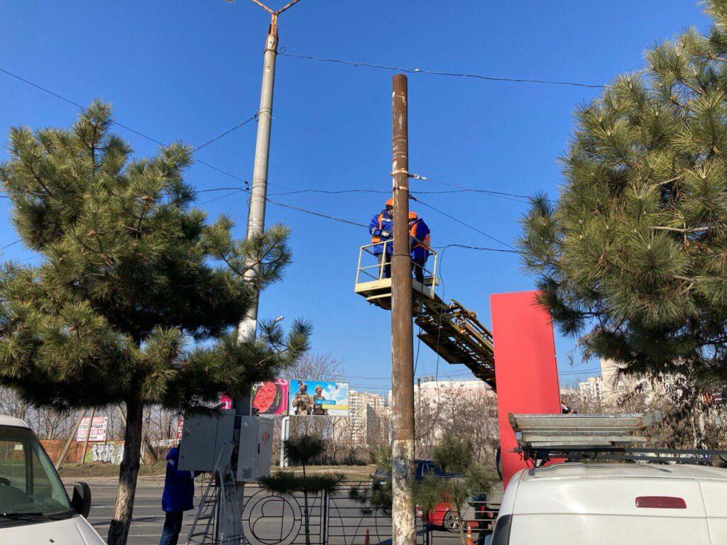 В Одесі полагодили світлофор на жвавому перехресті (фото)