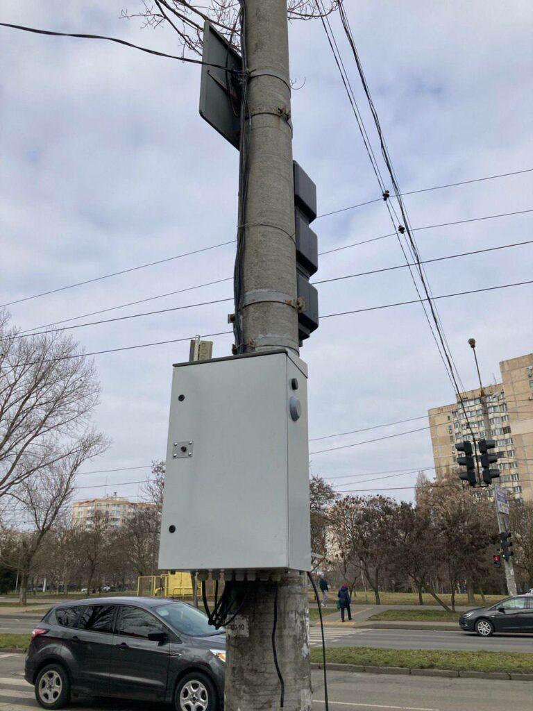 В Одесі полагодили світлофор на жвавому перехресті (фото)