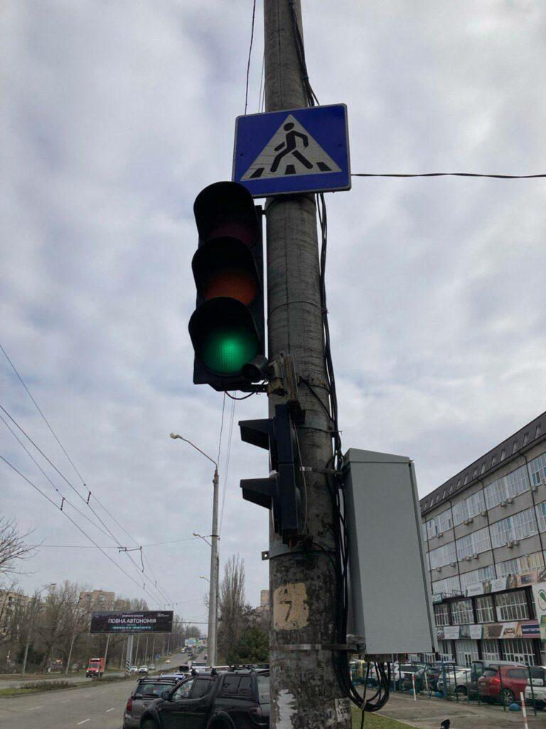 В Одесі полагодили світлофор на жвавому перехресті (фото)