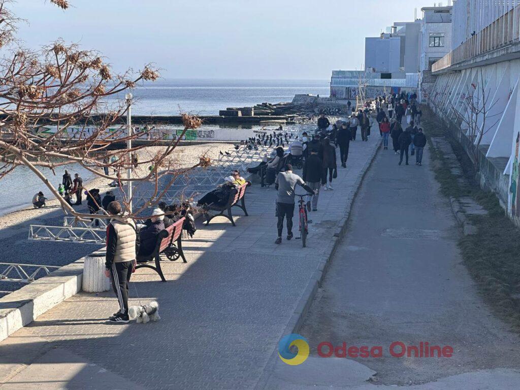 В Одесу прийшла весна: прогулянка біля моря (фоторепортаж)