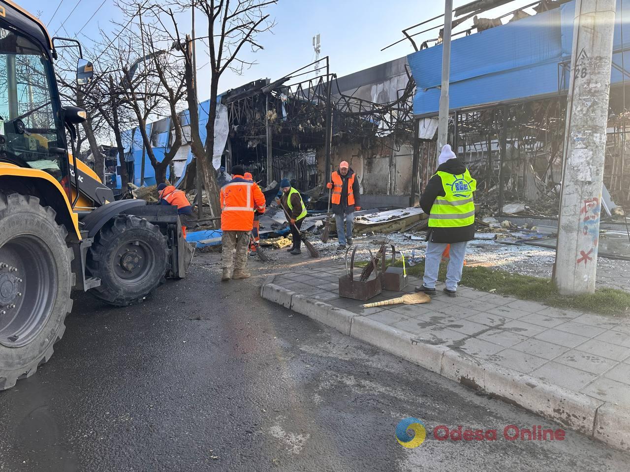 Знищені та пошкоджені ТЦ, СТО та магазини: наслідки чергової російської атаки на Одесу (фото)