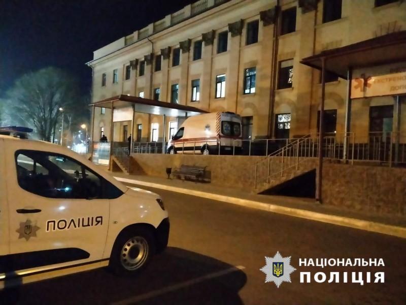 Житель Одеської області вдарив подругу ножем у шию через різні погляди на життя