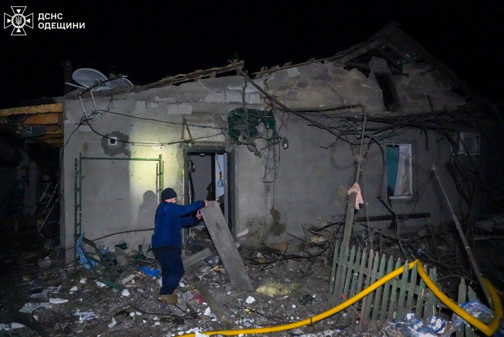 Семья спаслась благодаря правилу “двух стен”: последствия российской атаки на Одессу (фото)