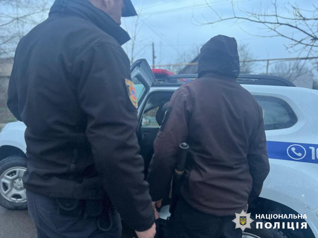 Поліцейські затримали мешканця Одеської області за допомогу у втечі з України