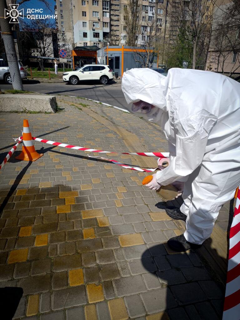 В Одессе во дворе многоэтажки нашли рассыпанную ртуть (фото)