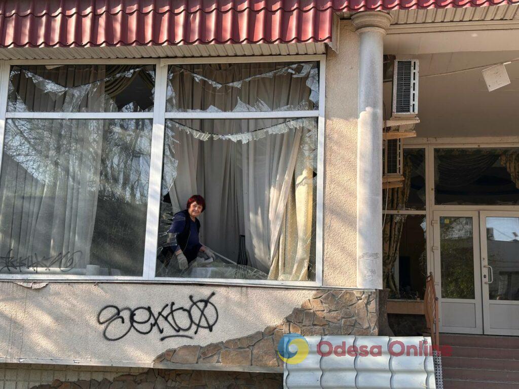 Наслідки масованої атаки ворожих БпЛА на Одесу: пошкоджені будівлі та розбиті вікна (фоторепортаж)